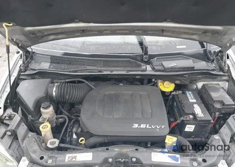 2015 Chrysler Town & Country Touring z USA, uszkodzony, nr VIN 2C4RC1BG7FRW77334